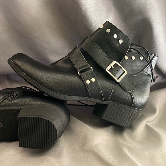 Ankle Boots - Picture 2 of 4